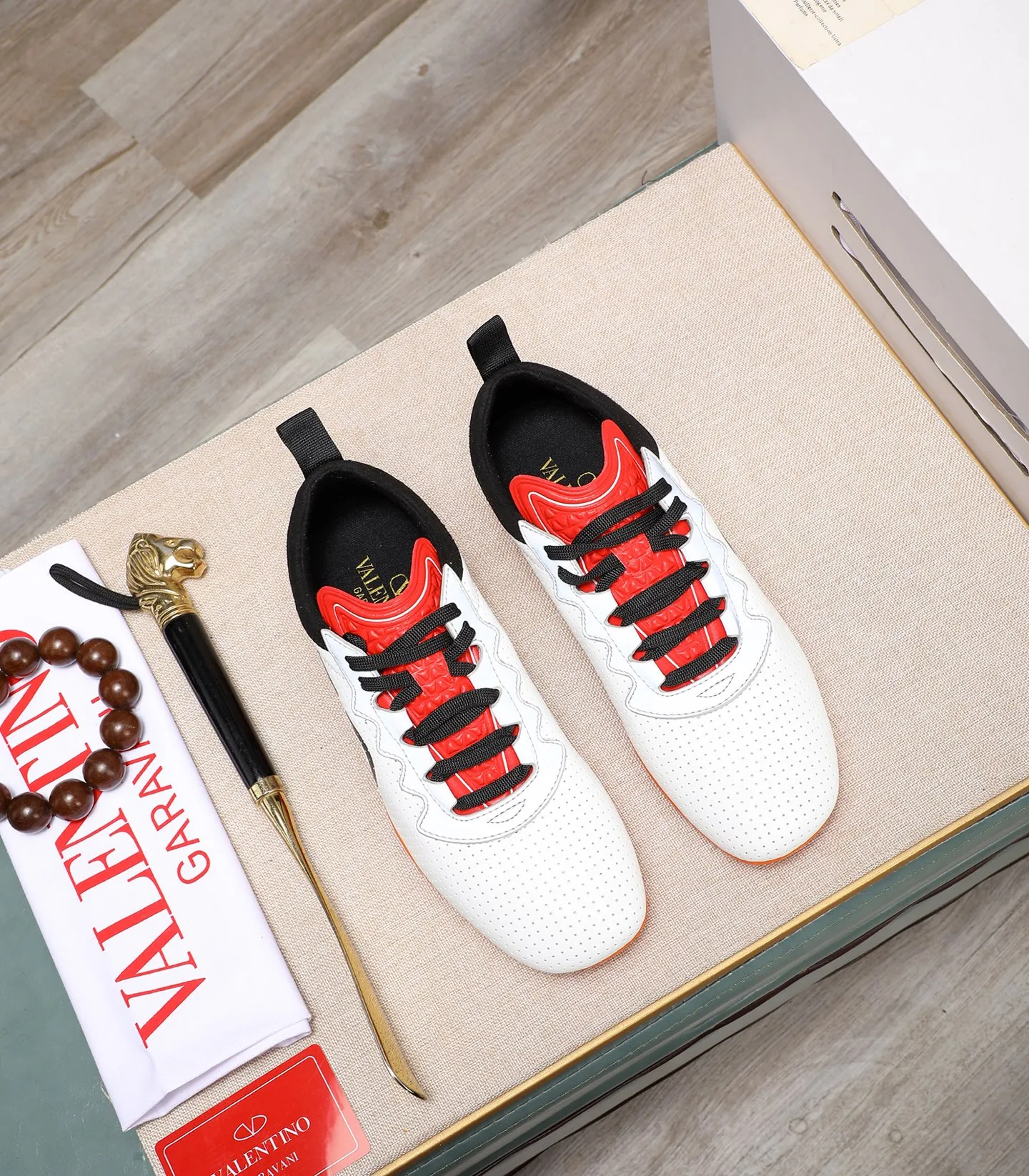 Men's Men's Shoes 💰620 VALENTINO 🌹🌹🌹2025 Valentino's latest spring sneakers! The counter 🔥 recommends RUNBOOT, which is lightweight and comfortable. It has a multi-functional design that integrates blue sneakers, running shoes, and fashionable sneakers to create a cool on-foot effect. ♥️♥️Fashionable sneakers that are sought after by many popular celebrities and fashion influencers♥️♥️. 👉All-round original 1:1 high-end production 👉Fabrics: Two options: delicate, soft and comfortable eyelet lambskin and high-end technical fabrics 👍Super soft suede special lining inside 👍Outsole wear-resistant TPU material 👍Full set of original counter packaging